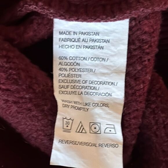 G.H. Bass & Co Burgundy Crewneck Sweater — Size M - Picture 6 of 6